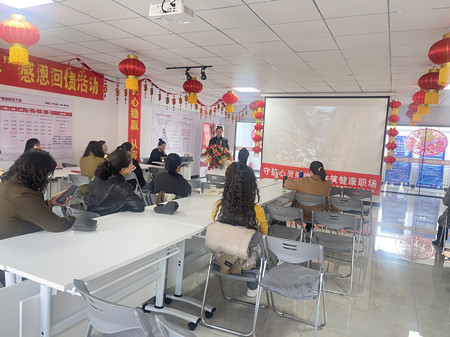 人保寿险呼伦贝尔市分公司组织开展2025年职业病防治法宣传周系列活动3.jpg