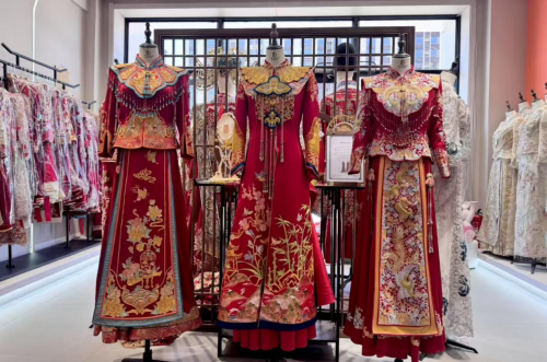 爱度婚纱 荣获  2025年度乌兰察布市首届《金牌人气婚纱馆》评选活动冠军