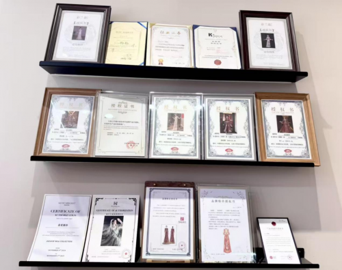 爱度婚纱 荣获  2025年度乌兰察布市首届《金牌人气婚纱馆》评选活动冠军