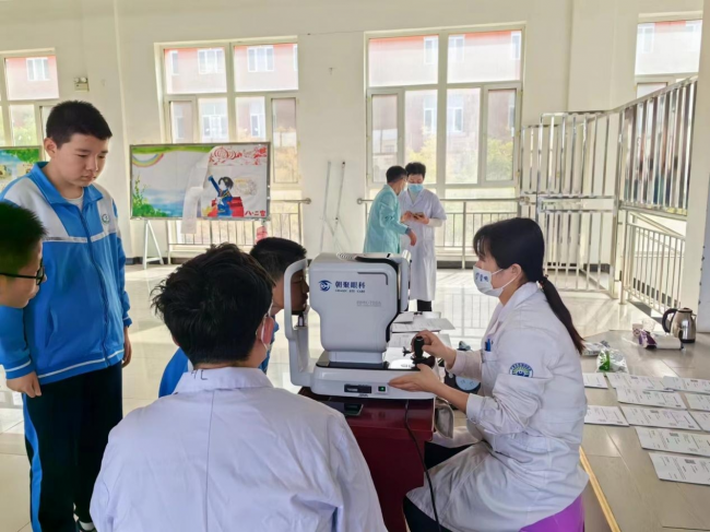 彩虹行动走进阿拉善左旗，检查孩子视力，为儿童青少年的眼健康保驾护航第6张