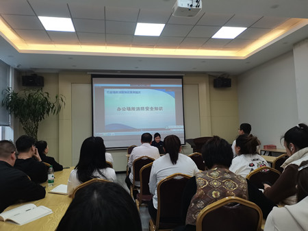 人保寿险呼伦贝尔市分公司组织开展消防安全讲座及演练活动3.jpg