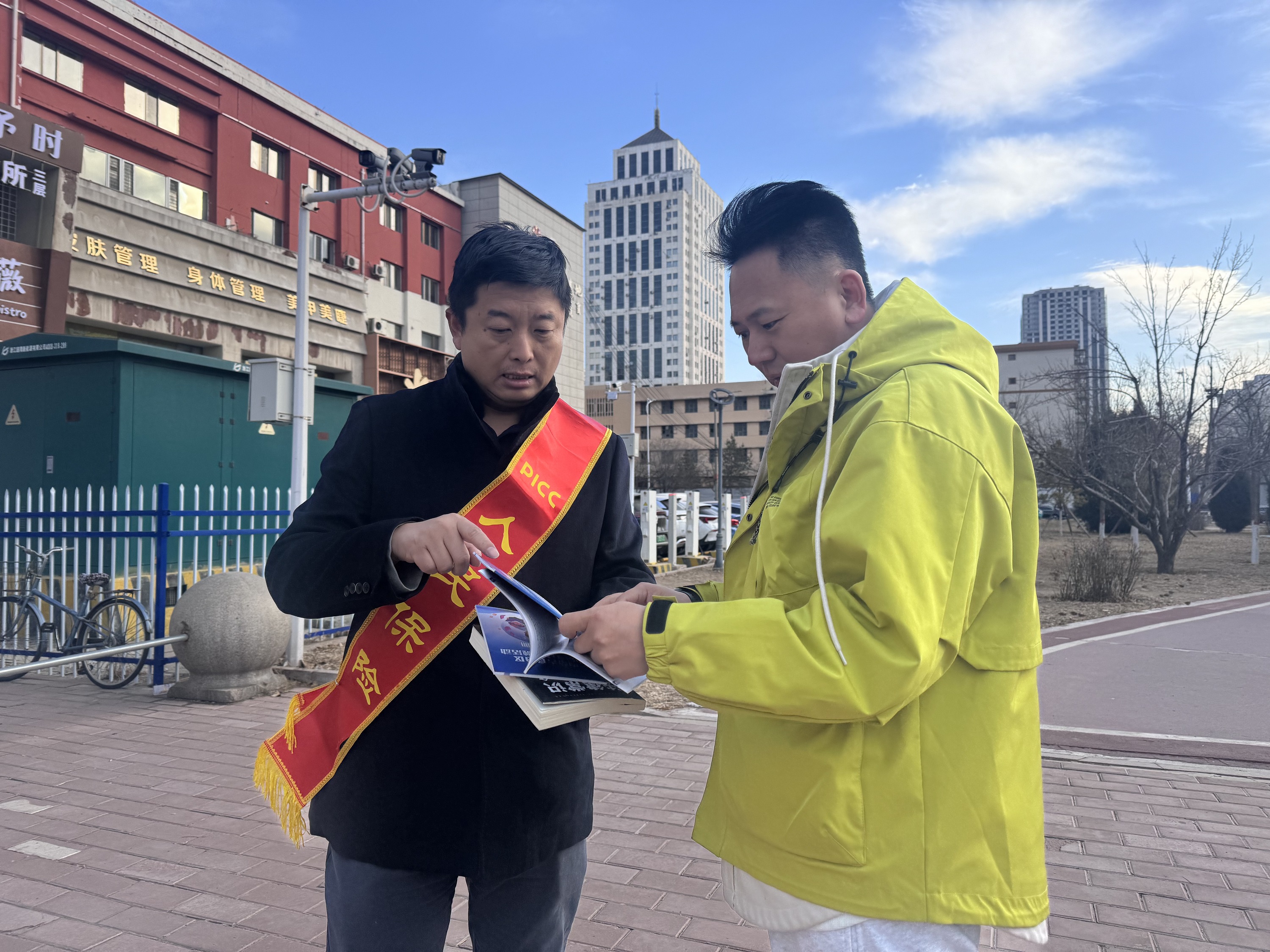 弘扬宪法精神 厚植法治根基1.jpg