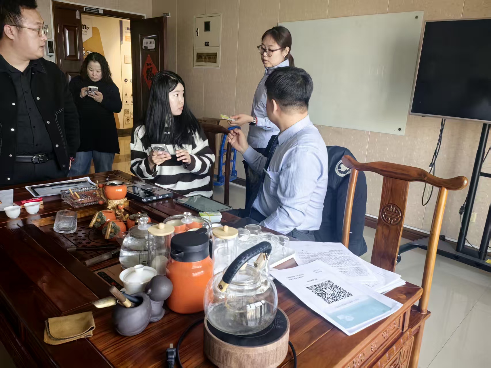 新春服务暖人心 上门办卡显担当——幸福里支行上门为企业员工集中开立工资卡第1张-西部新闻网 新春服务暖人心 上门办卡显担当——幸福里支行上门为企业员工集中开立工资卡第1张