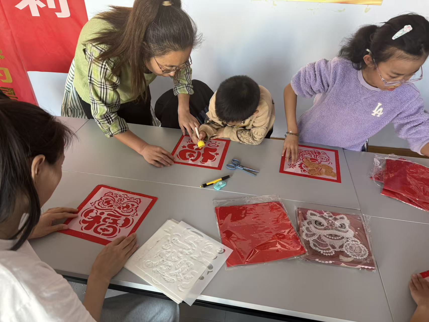 墨香迎小年 拓福送祥瑞——人保寿险正蓝旗支公司开展 “小年拓福”主题活动.jpg